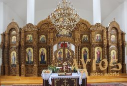 Церковный иконостас с дерева Церковный иконостас с дерева - фото